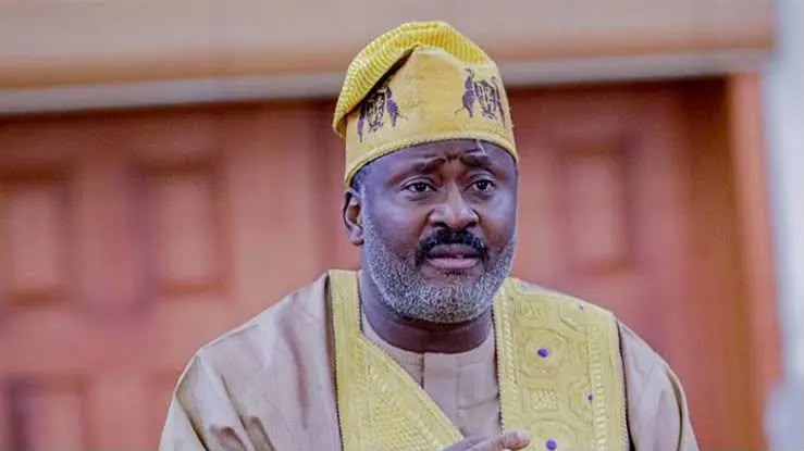 Desmond Elliot Kneels, Prostrates, Begs To Rejoin Lagos APC Family