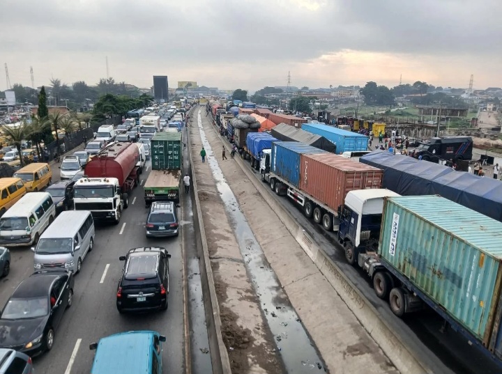 Lagos Tuesday Traffic Ordeal Deepens As Container-Laden Trailer Falls On Kara Bridge